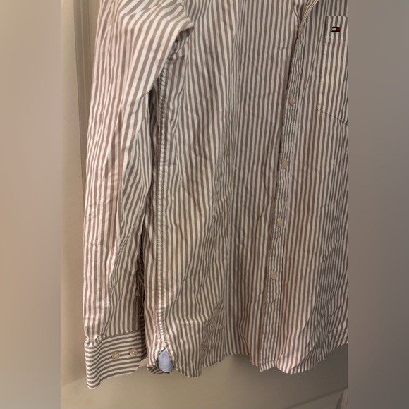 Tommy Hilfiger 100% Cotton Striped Button Down, Size M - Picture 2 of 8